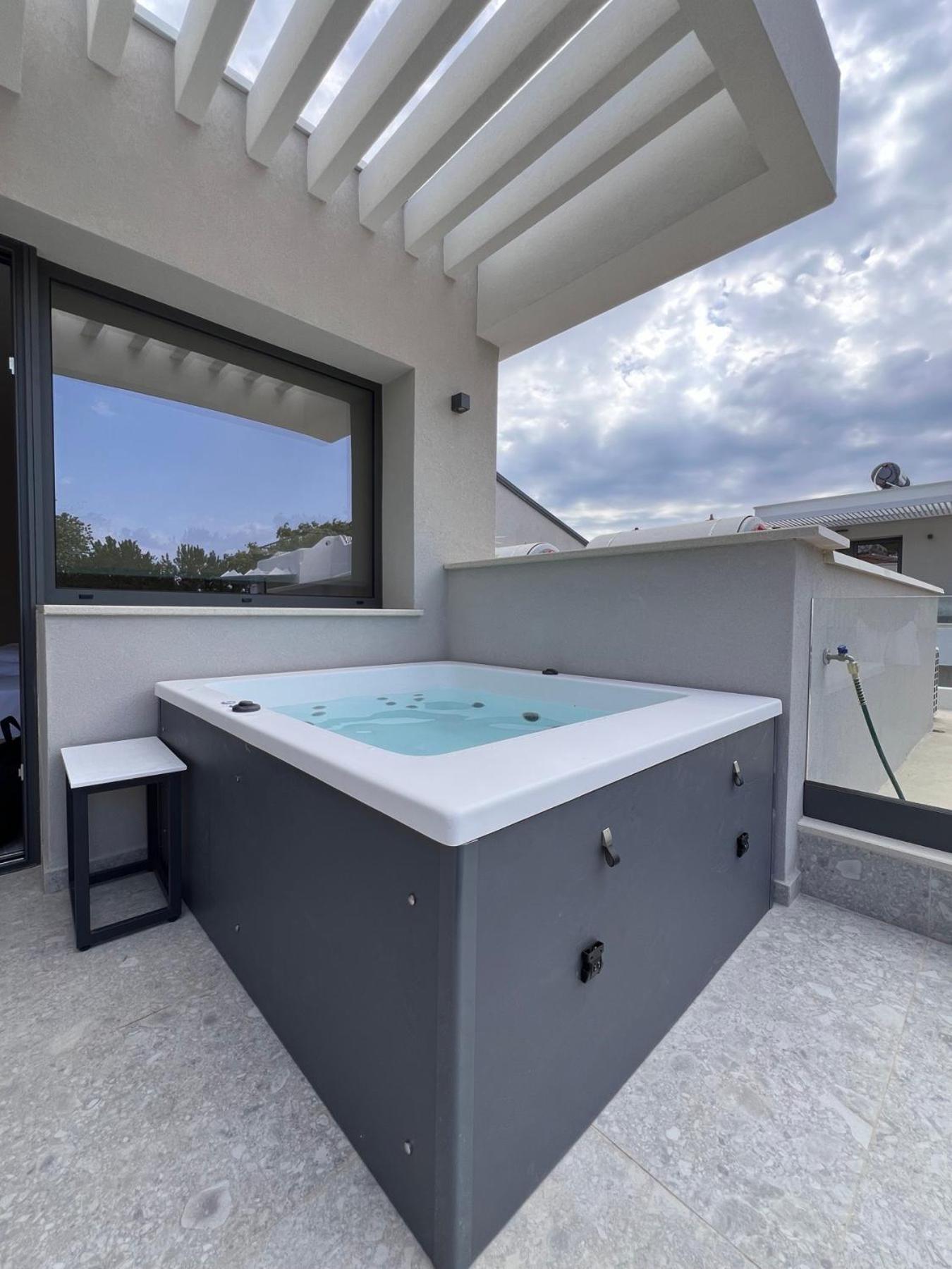 Sealuxe Living Aparthotel Nea Iraklitsa Exterior foto